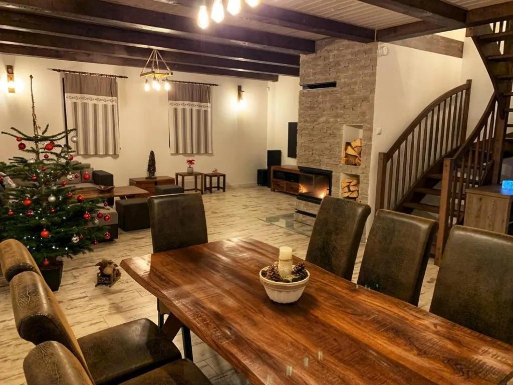 Vila Svistovka Stará Lesná エクステリア 写真